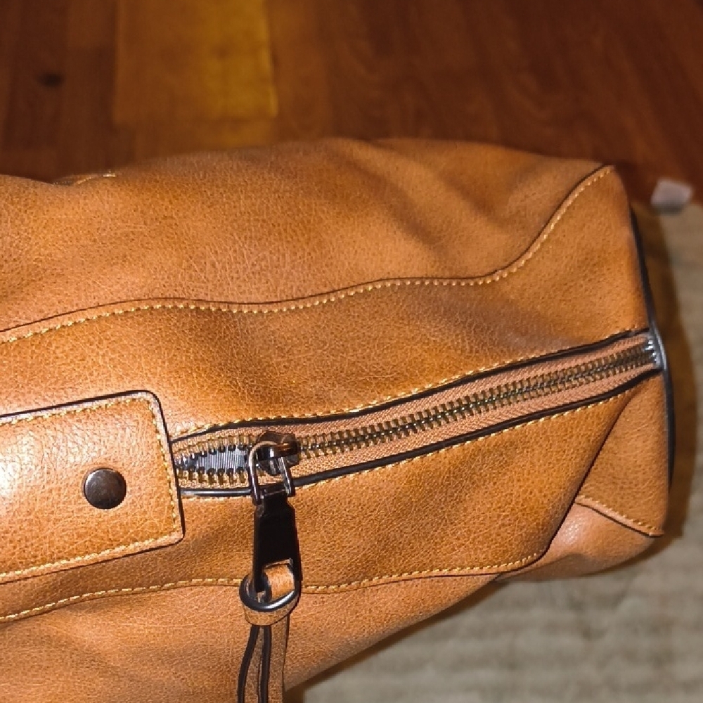 Chic Tan Leather Hobo Bag - Picture 4 of 9